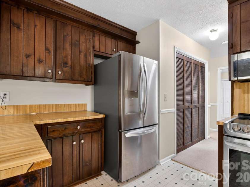 4881 Hickory Nut Court, Rock Hill, SC 29730.  MLS# CAR4389865, YatesRealty ID 29936. 