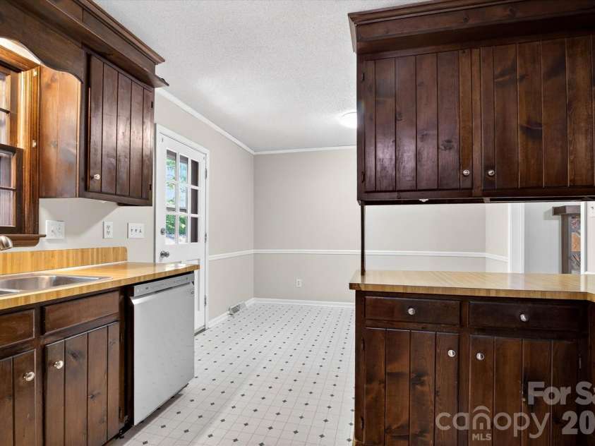 4881 Hickory Nut Court, Rock Hill, SC 29730.  MLS# CAR4389865, YatesRealty ID 29936. 