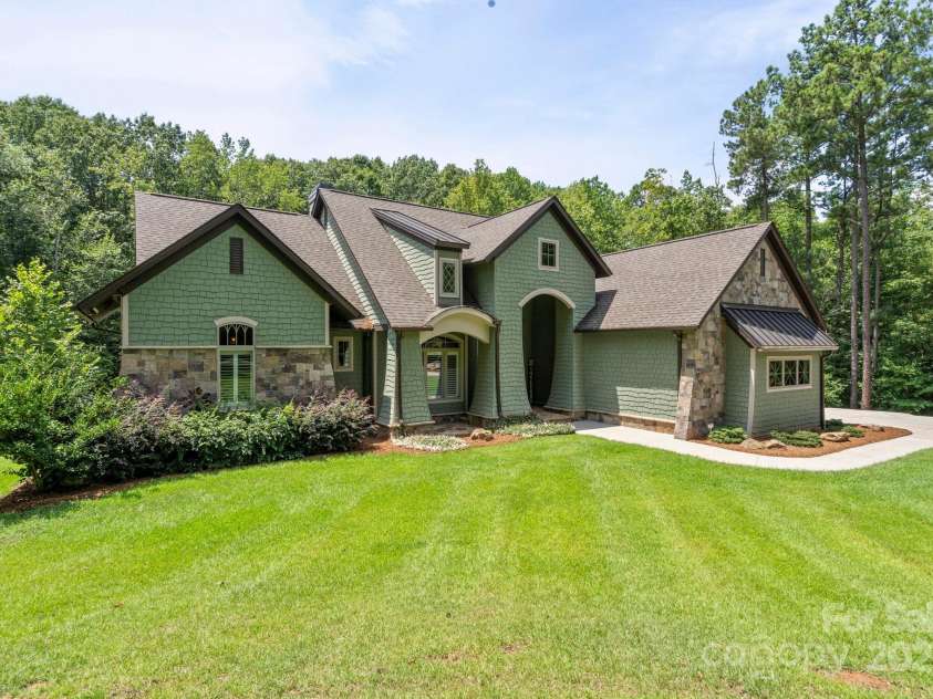 133 Wolf Hill Drive, Mooresville, NC 28117.  MLS# CAR4287642, YatesRealty ID 29937. 