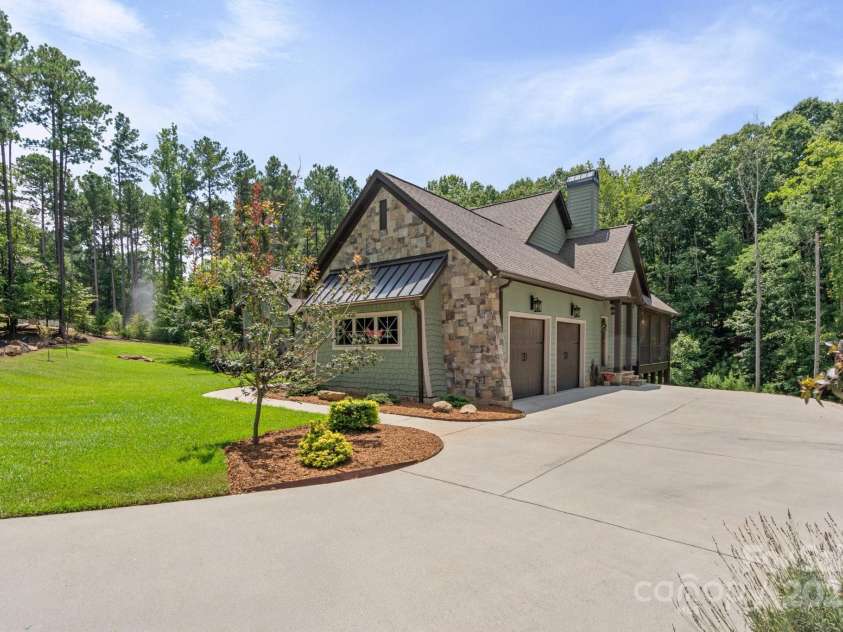 133 Wolf Hill Drive, Mooresville, NC 28117.  MLS# CAR4287642, YatesRealty ID 29937. 