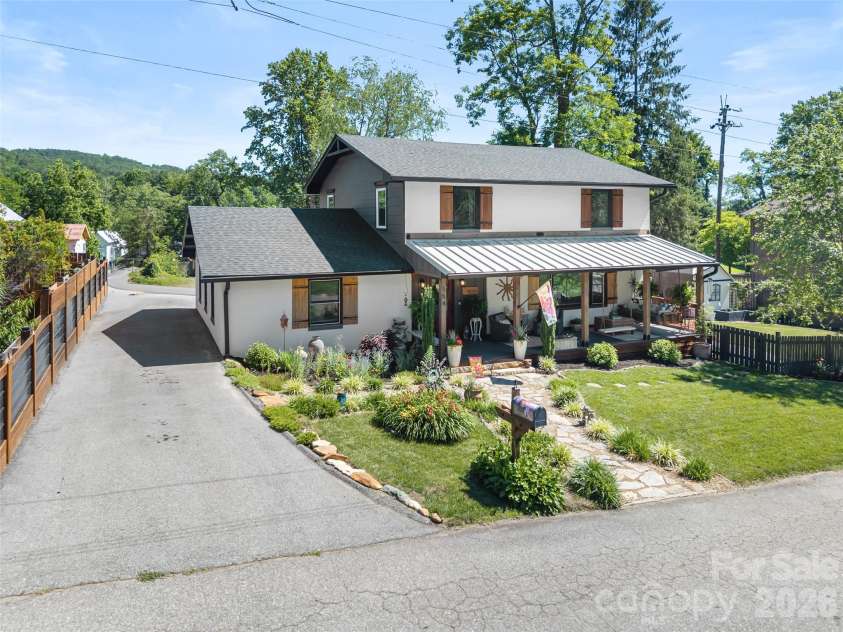 154 White Oak Lane, Brevard, NC 28712.  MLS# CAR4378929, YatesRealty ID 29938. 