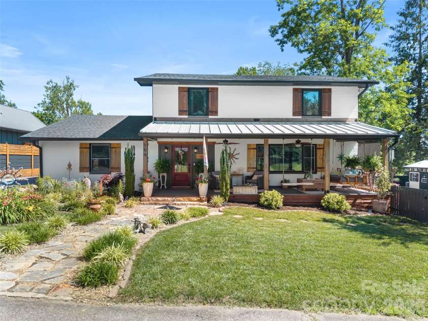 154 White Oak Lane, Brevard, NC 28712.  MLS# CAR4378929, YatesRealty ID 29938. 