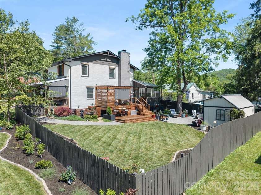 154 White Oak Lane, Brevard, NC 28712.  MLS# CAR4378929, YatesRealty ID 29938. 