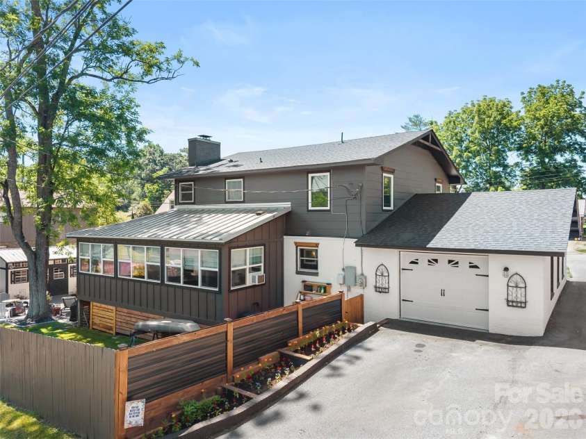 154 White Oak Lane, Brevard, NC 28712.  MLS# CAR4378929, YatesRealty ID 29938. 
