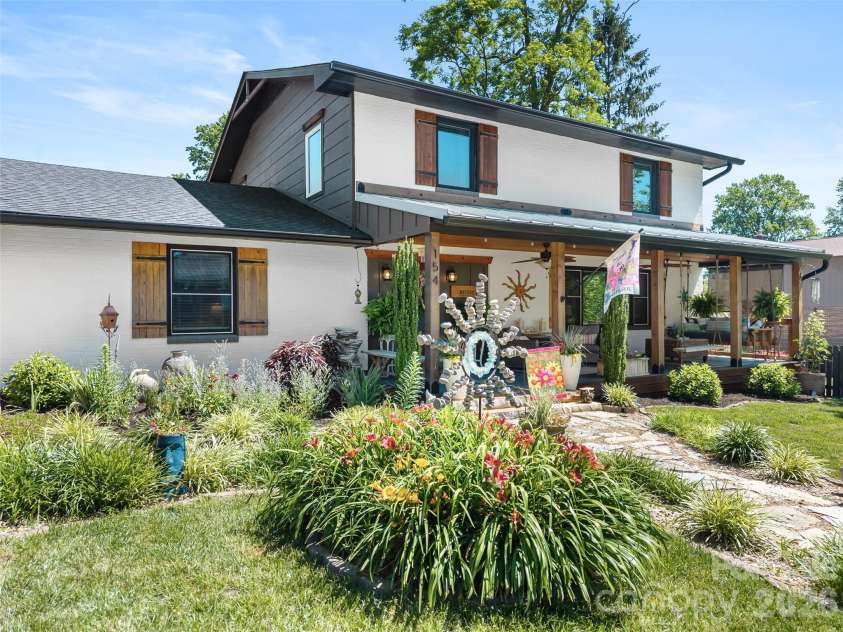154 White Oak Lane, Brevard, NC 28712.  MLS# CAR4378929, YatesRealty ID 29938. 