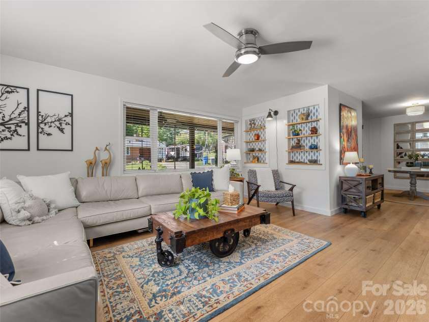 154 White Oak Lane, Brevard, NC 28712.  MLS# CAR4378929, YatesRealty ID 29938. 