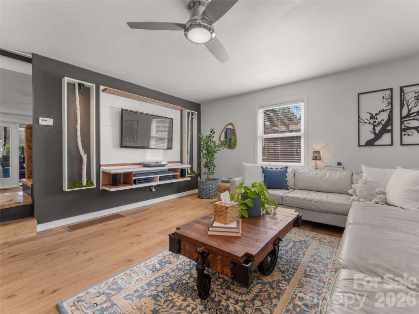 154 White Oak Lane, Brevard, NC 28712.  MLS# CAR4378929, YatesRealty ID 29938. 