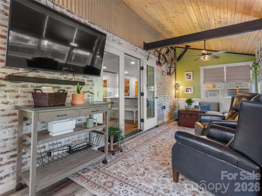 154 White Oak Lane, Brevard, NC 28712.  MLS# CAR4378929, YatesRealty ID 29938. 
