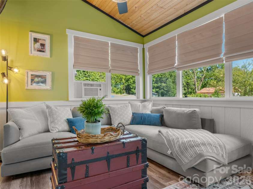 154 White Oak Lane, Brevard, NC 28712.  MLS# CAR4378929, YatesRealty ID 29938. 