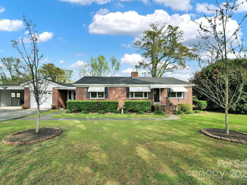 3017 Lynwood Drive, Lancaster, SC 29720.  MLS# CAR4242473, YatesRealty ID 29938. 