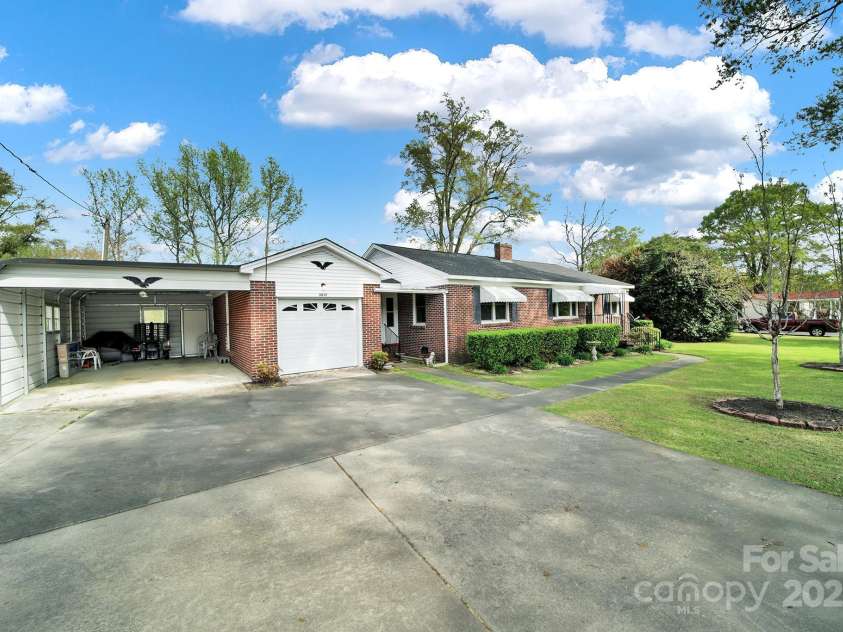 3017 Lynwood Drive, Lancaster, SC 29720.  MLS# CAR4242473, YatesRealty ID 29938. 