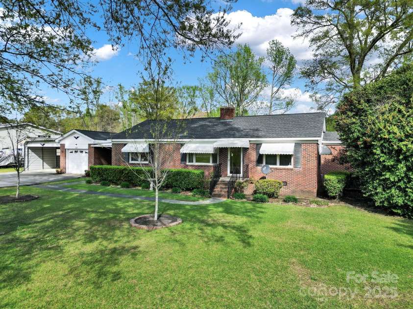 3017 Lynwood Drive, Lancaster, SC 29720.  MLS# CAR4242473, YatesRealty ID 29938. 