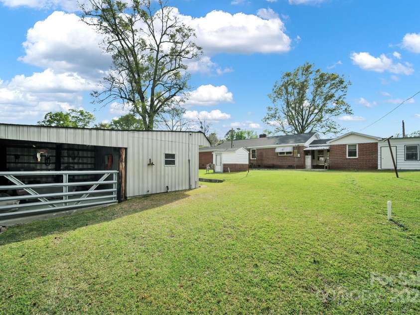 3017 Lynwood Drive, Lancaster, SC 29720.  MLS# CAR4242473, YatesRealty ID 29938. 