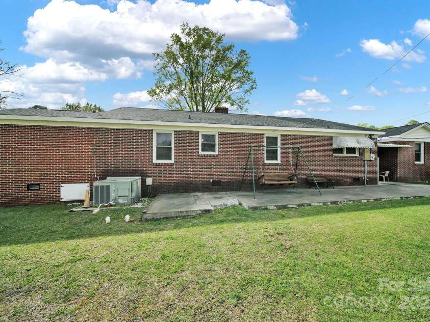 3017 Lynwood Drive, Lancaster, SC 29720.  MLS# CAR4242473, YatesRealty ID 29938. 