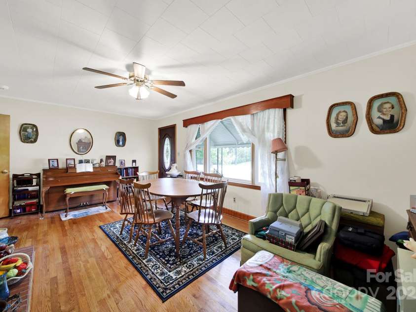 3017 Lynwood Drive, Lancaster, SC 29720.  MLS# CAR4242473, YatesRealty ID 29938. 