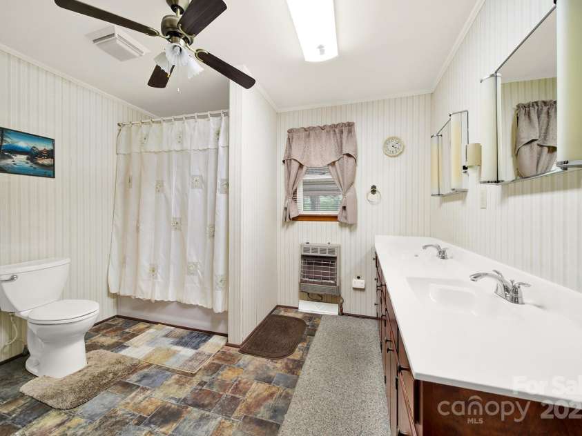 3017 Lynwood Drive, Lancaster, SC 29720.  MLS# CAR4242473, YatesRealty ID 29938. 