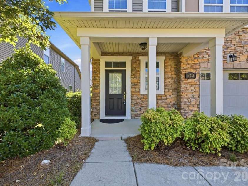 5618 Stonewells Drive, Charlotte, NC 28278.  MLS# CAR4390467, YatesRealty ID 29939. 