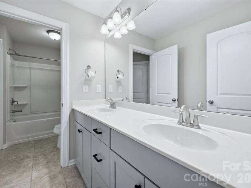 5618 Stonewells Drive, Charlotte, NC 28278.  MLS# CAR4390467, YatesRealty ID 29939. 