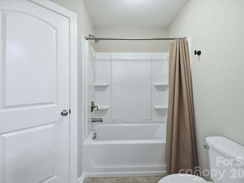 5618 Stonewells Drive, Charlotte, NC 28278.  MLS# CAR4390467, YatesRealty ID 29939. 