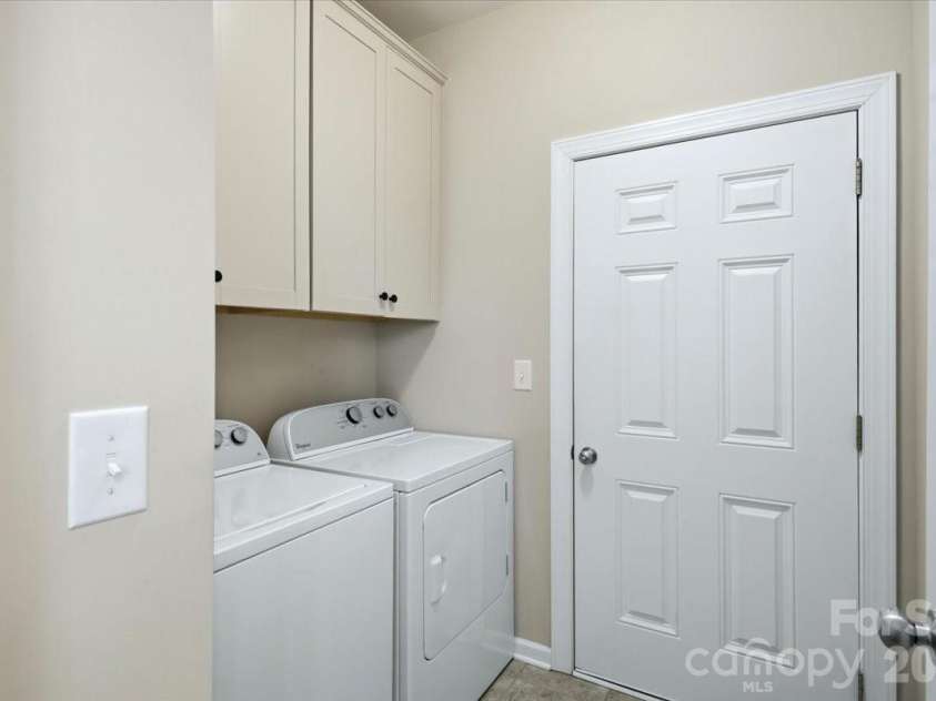 5618 Stonewells Drive, Charlotte, NC 28278.  MLS# CAR4390467, YatesRealty ID 29939. 
