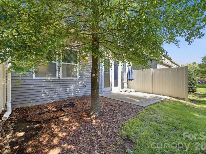 5618 Stonewells Drive, Charlotte, NC 28278.  MLS# CAR4390467, YatesRealty ID 29939. 