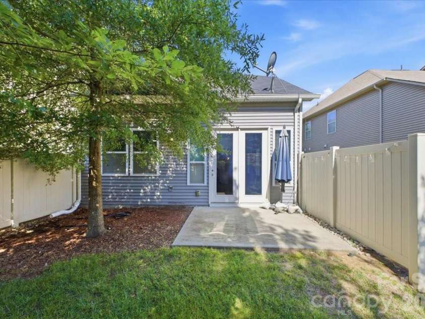 5618 Stonewells Drive, Charlotte, NC 28278.  MLS# CAR4390467, YatesRealty ID 29939. 