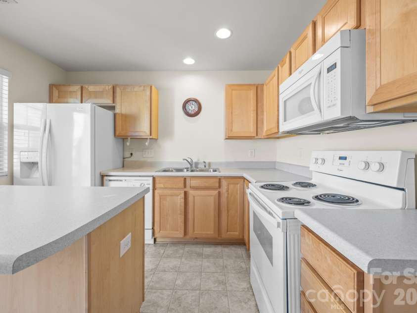 11138 Derryrush Drive, Charlotte, NC 28213.  MLS# CAR4352898, YatesRealty ID 2994. 