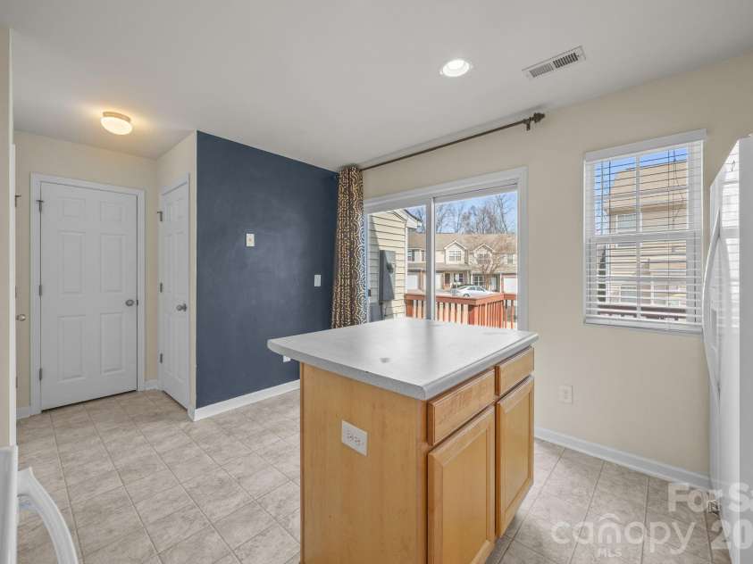 11138 Derryrush Drive, Charlotte, NC 28213.  MLS# CAR4352898, YatesRealty ID 2994. 