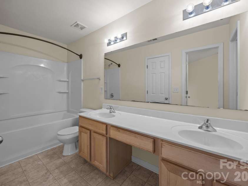 11138 Derryrush Drive, Charlotte, NC 28213.  MLS# CAR4352898, YatesRealty ID 2994. 