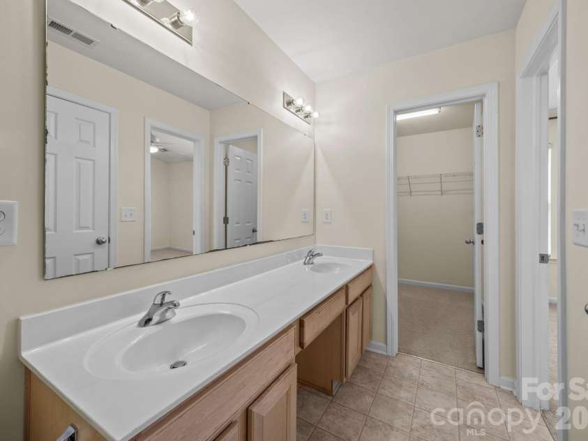 11138 Derryrush Drive, Charlotte, NC 28213.  MLS# CAR4352898, YatesRealty ID 2994. 