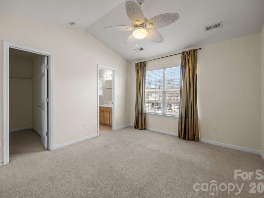 11138 Derryrush Drive, Charlotte, NC 28213.  MLS# CAR4352898, YatesRealty ID 2994. 