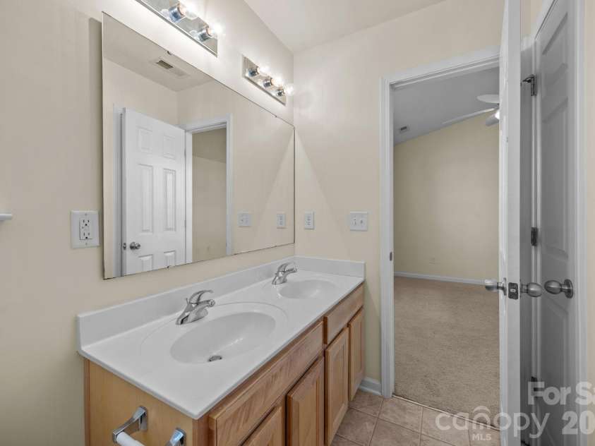 11138 Derryrush Drive, Charlotte, NC 28213.  MLS# CAR4352898, YatesRealty ID 2994. 