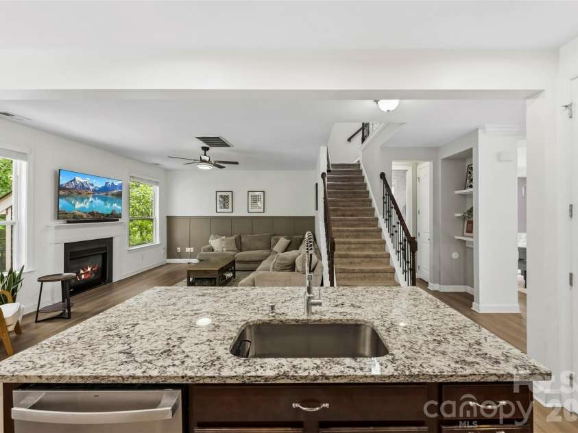 7116 Toxaway Lane, Charlotte, NC 28269.  MLS# CAR4391791, YatesRealty ID 29940. 