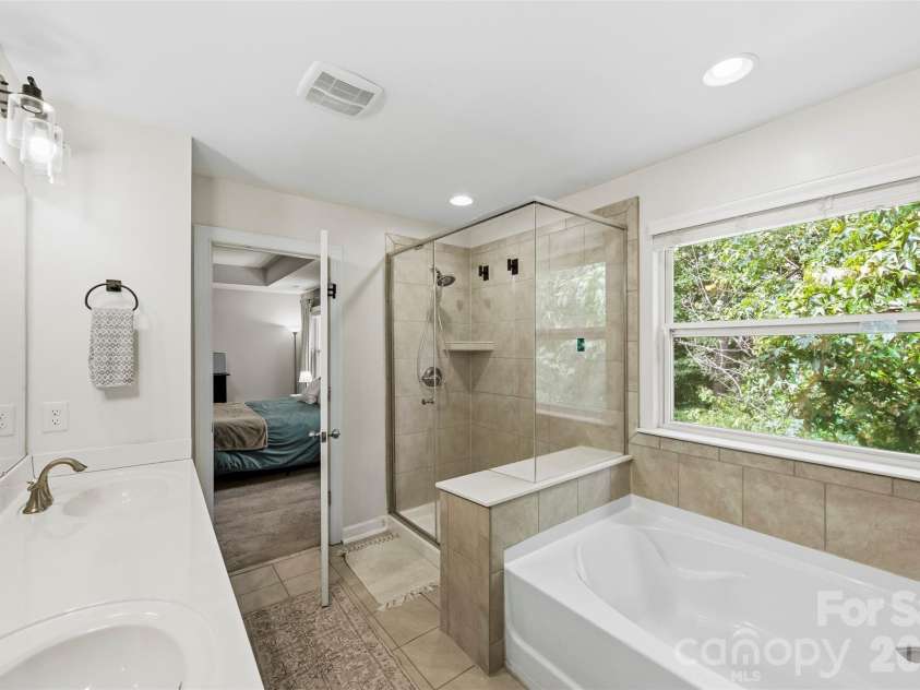 7116 Toxaway Lane, Charlotte, NC 28269.  MLS# CAR4391791, YatesRealty ID 29940. 