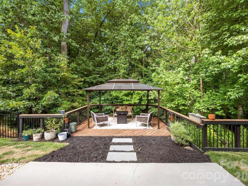 7116 Toxaway Lane, Charlotte, NC 28269.  MLS# CAR4391791, YatesRealty ID 29940. 