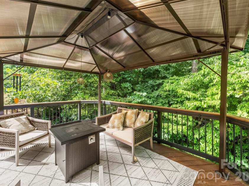 7116 Toxaway Lane, Charlotte, NC 28269.  MLS# CAR4391791, YatesRealty ID 29940. 