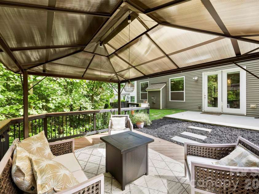 7116 Toxaway Lane, Charlotte, NC 28269.  MLS# CAR4391791, YatesRealty ID 29940. 