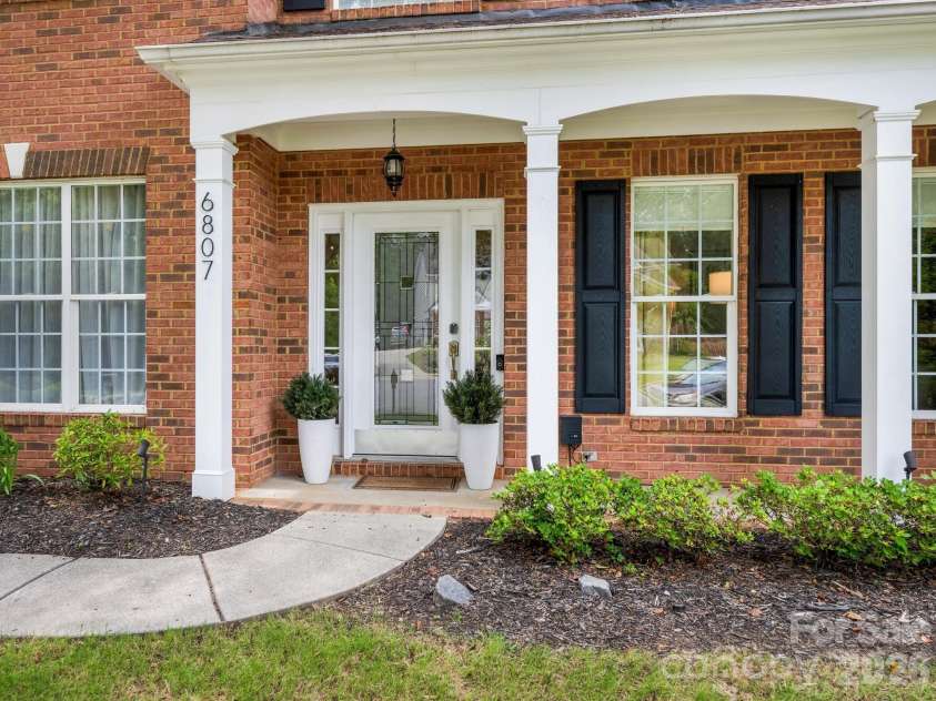 6807 Guinevere Drive, Charlotte, NC 28277.  MLS# CAR4391308, YatesRealty ID 29941. 