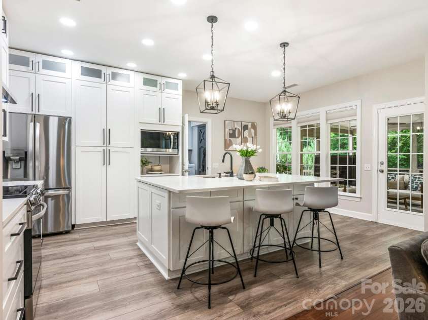 6807 Guinevere Drive, Charlotte, NC 28277.  MLS# CAR4391308, YatesRealty ID 29941. 