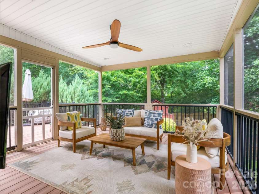 6807 Guinevere Drive, Charlotte, NC 28277.  MLS# CAR4391308, YatesRealty ID 29941. 