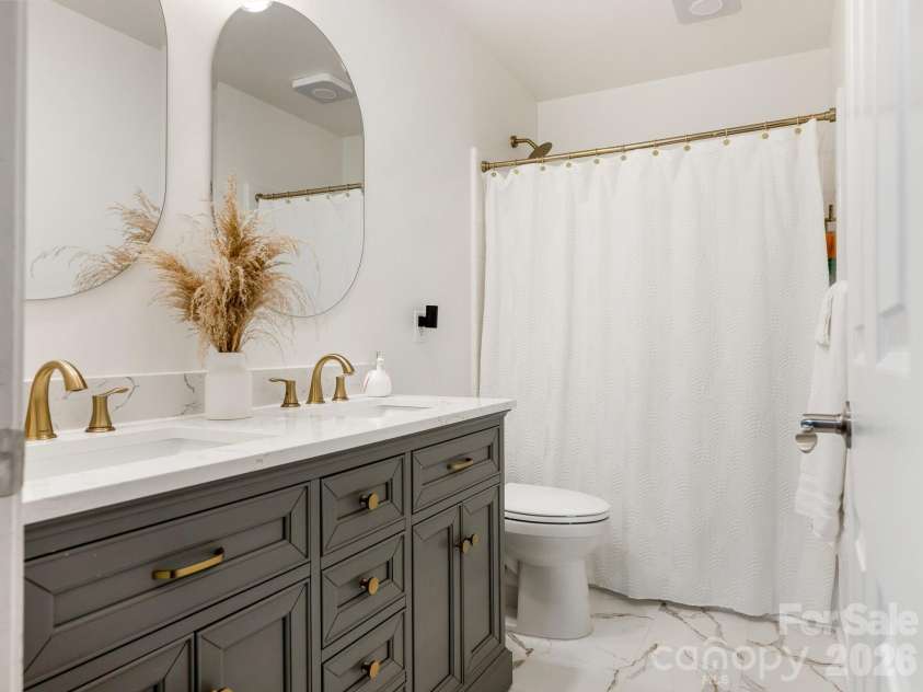 6807 Guinevere Drive, Charlotte, NC 28277.  MLS# CAR4391308, YatesRealty ID 29941. 