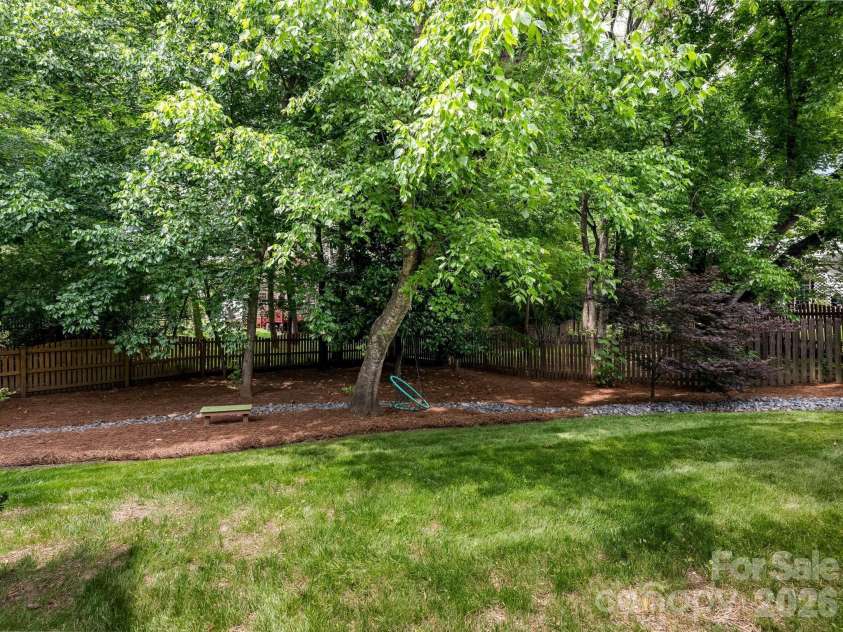 6807 Guinevere Drive, Charlotte, NC 28277.  MLS# CAR4391308, YatesRealty ID 29941. 