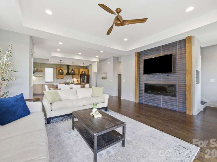 1026 Polaris Way, Charlotte, NC 28205.  MLS# CAR4391367, YatesRealty ID 29942. 