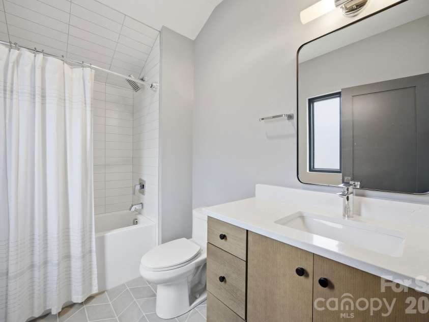 1026 Polaris Way, Charlotte, NC 28205.  MLS# CAR4391367, YatesRealty ID 29942. 
