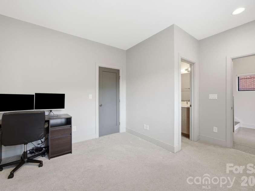 1026 Polaris Way, Charlotte, NC 28205.  MLS# CAR4391367, YatesRealty ID 29942. 
