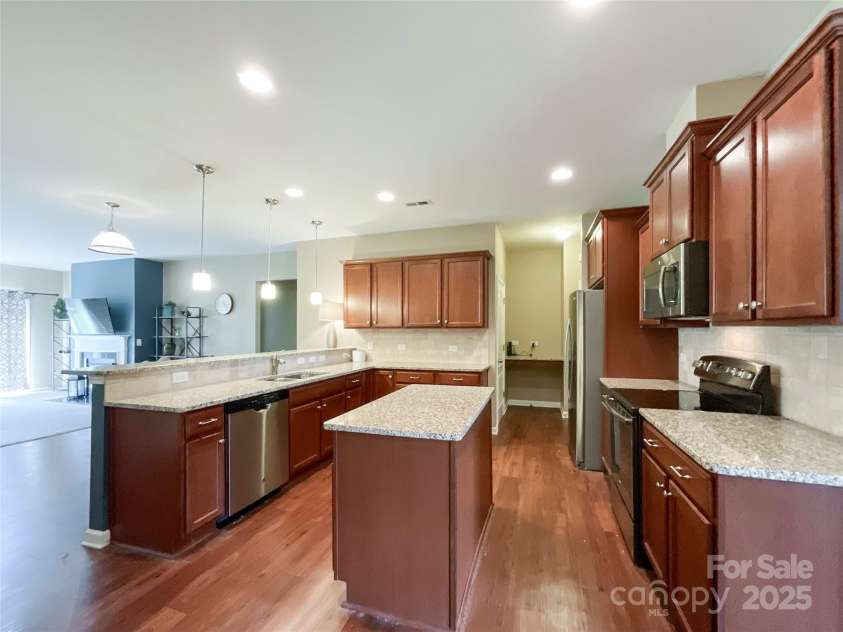 1500 Sunflower Field Place, Matthews, NC 28104.  MLS# CAR4281804, YatesRealty ID 29942. 