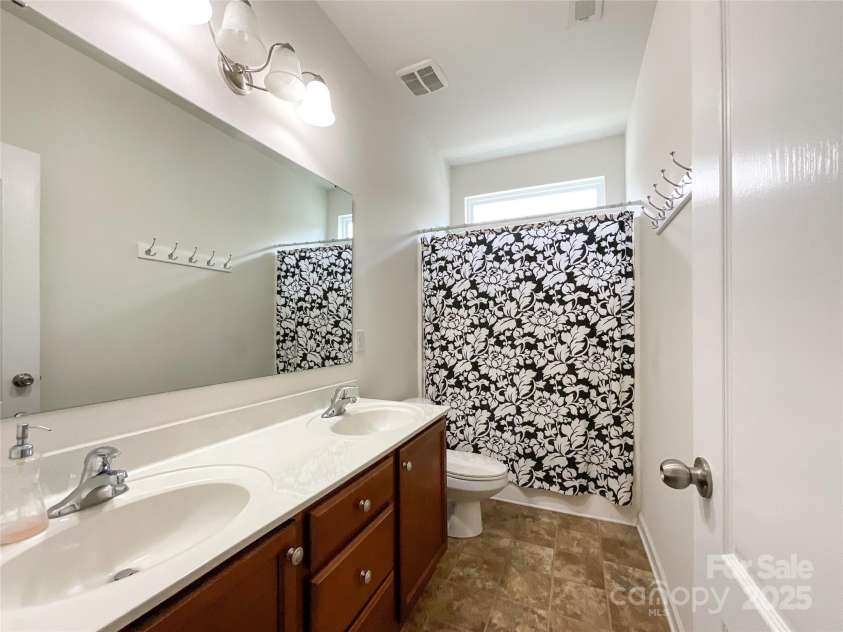 1500 Sunflower Field Place, Matthews, NC 28104.  MLS# CAR4281804, YatesRealty ID 29942. 