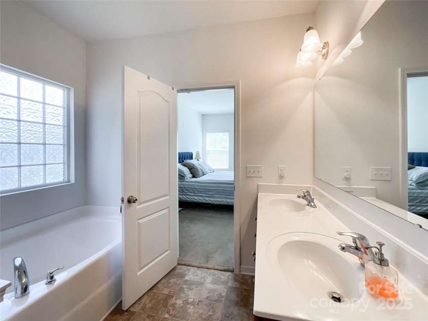 1500 Sunflower Field Place, Matthews, NC 28104.  MLS# CAR4281804, YatesRealty ID 29942. 