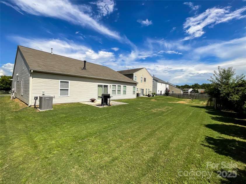 1500 Sunflower Field Place, Matthews, NC 28104.  MLS# CAR4281804, YatesRealty ID 29942. 