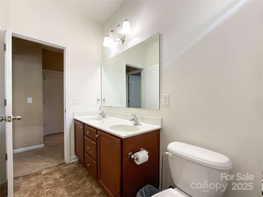 1500 Sunflower Field Place, Matthews, NC 28104.  MLS# CAR4281804, YatesRealty ID 29942. Full Bathroom on main